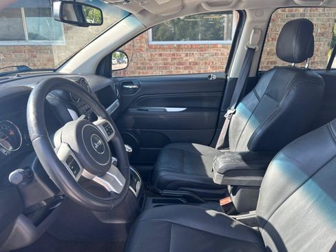 Used 2017 Jeep Compass High Altitude FWD image 17