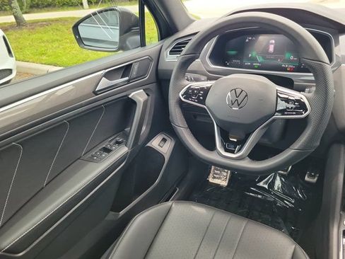 Used 2024 Volkswagen Tiguan SE R-Line AWD/4WD image 15