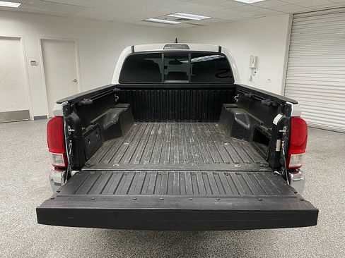 Used 2016 Toyota Tacoma SR5 w/ SR5 Appearance Package (SN) image 14