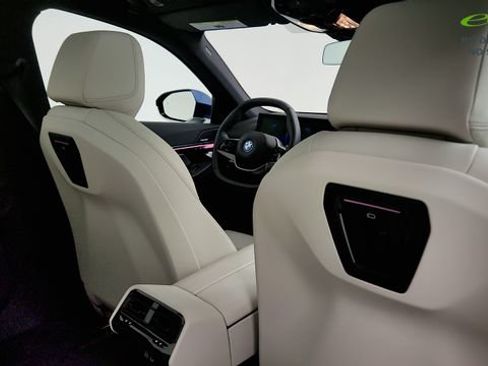 Used 2025 BMW i5 eDrive40i RWD image 43