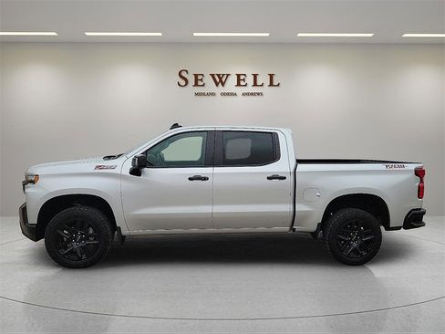Used 2021 Chevrolet Silverado 1500 LT Trail Boss w/ Convenience Package II image 2