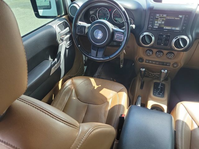 Used 2013 Jeep Wrangler Unlimited Sahara w/ Connectivity Group AWD/4WD image 13