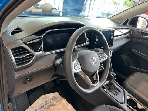 Used 2025 Volkswagen Taos SE image 15