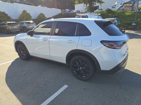 Used 2025 Honda HR-V Sport image 3