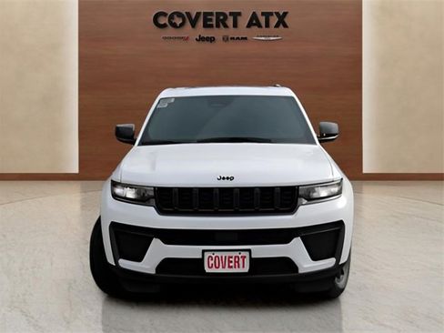 New 2026 Jeep Grand Cherokee Altitude image 8