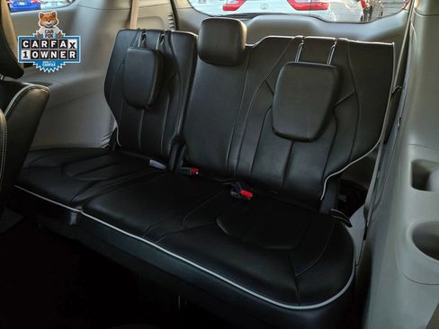 Used 2023 Chrysler Pacifica Limited FWD image 14