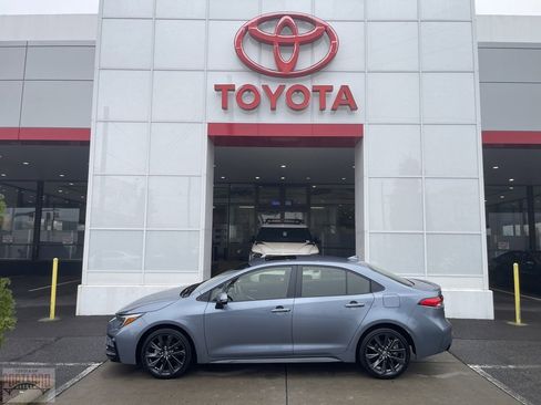 Certified 2025 Toyota Corolla SE image 1