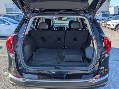 Used 2023 GMC Terrain SLT image 13