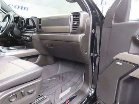 Used 2024 Chevrolet Silverado 2500 ZR2 w/ Technology Package image 37