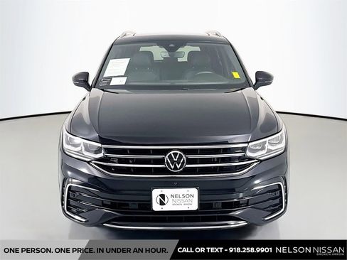 Used 2022 Volkswagen Tiguan SEL R-Line AWD/4WD image 2