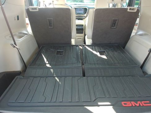 Used 2019 GMC Acadia Denali w/ Technology Package FWD image 41
