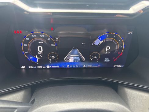 Used 2024 Chevrolet Colorado ZR2 w/ ZR2 Convenience Package III AWD/4WD image 2