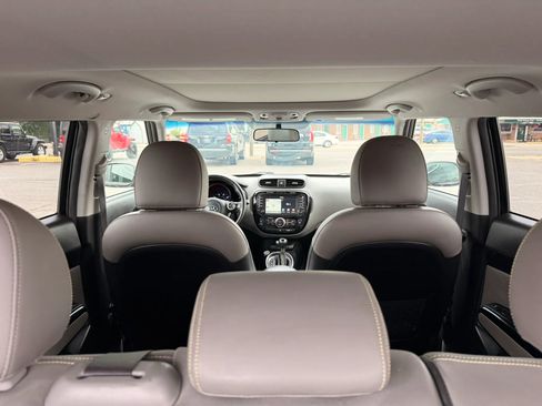 Used 2016 Kia Soul + w/ Primo Package FWD image 15