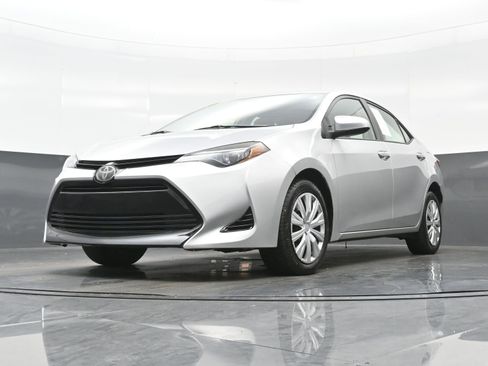 Used 2019 Toyota Corolla LE image 23