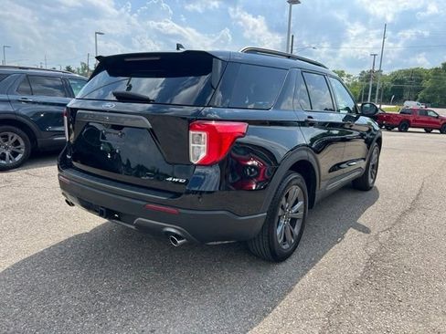 Used 2023 Ford Explorer XLT w/ Equipment Group 202A AWD/4WD image 4