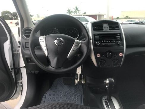 Used 2016 Nissan Versa SV FWD image 10