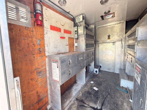 Used 2009 GMC TopKick C4500 2WD Regular Cab image 8