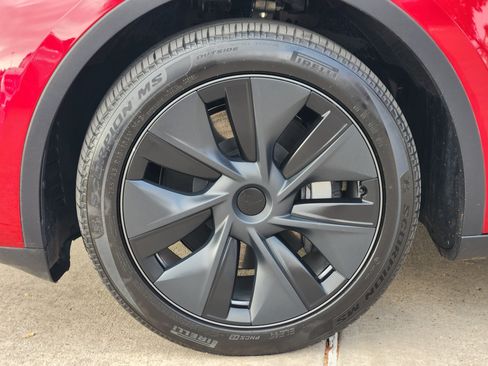 Used 2025 Tesla Model Y Long Range image 10