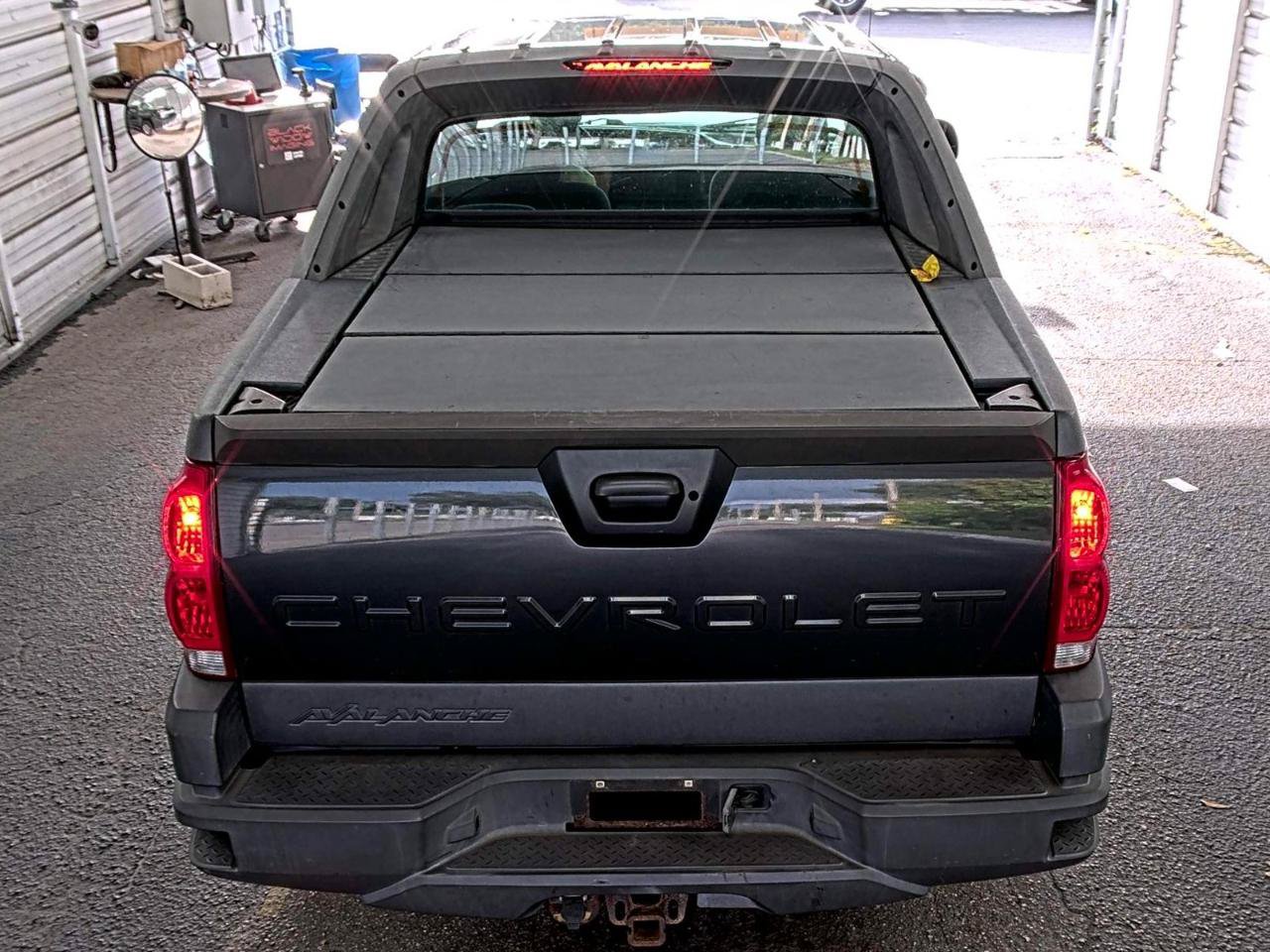 Used 2003 Chevrolet Avalanche 4x4 image 4