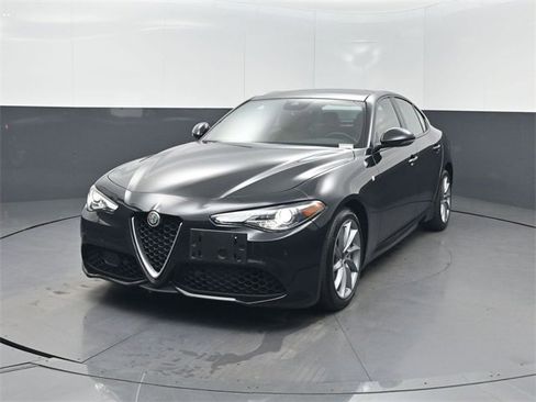 Used 2022 Alfa Romeo Giulia Ti image 1