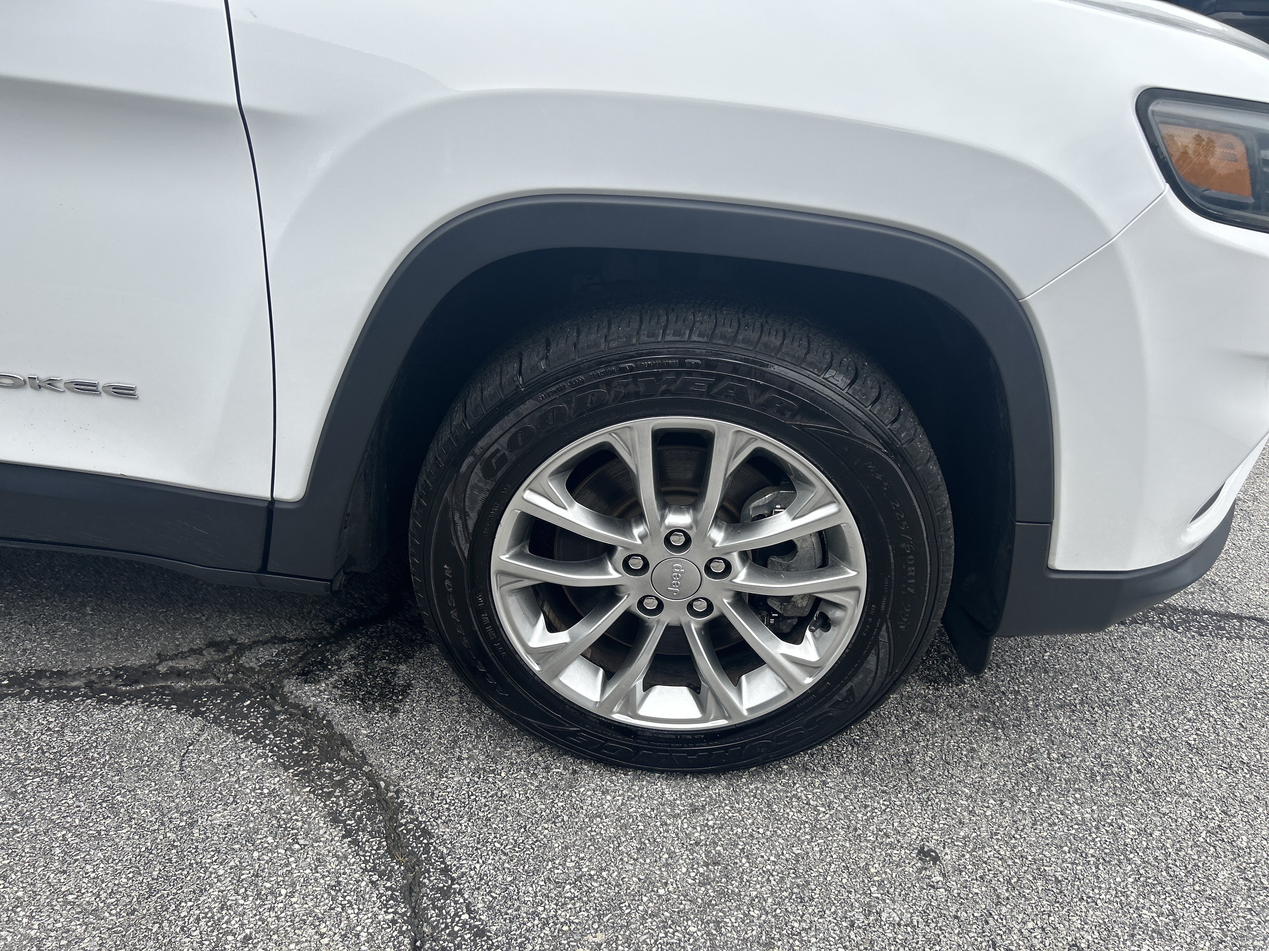Certified 2022 Jeep Cherokee Latitude Lux FWD image 5