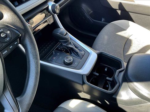 Used 2022 Toyota RAV4 XLE image 19