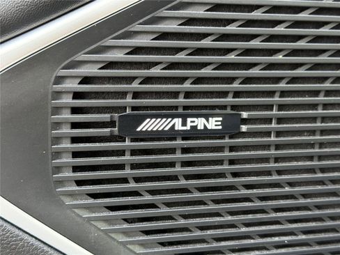 Used 2024 Jeep Wagoneer L Series II RWD image 34