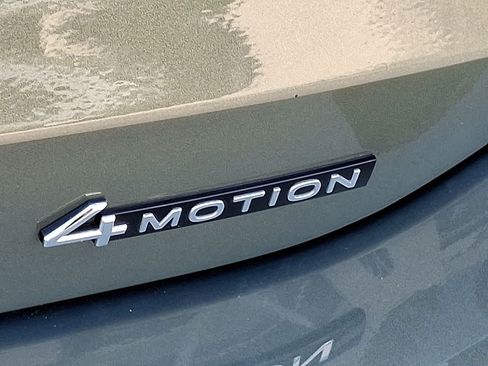 Certified 2025 Volkswagen Tiguan SEL R-Line AWD/4WD image 32