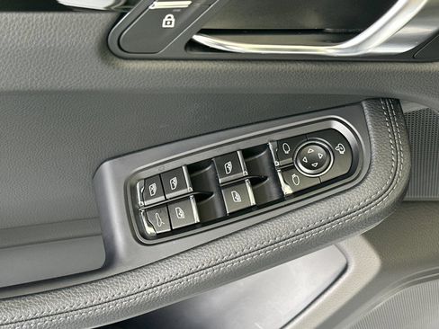 Certified 2026 Porsche Macan AWD/4WD image 13