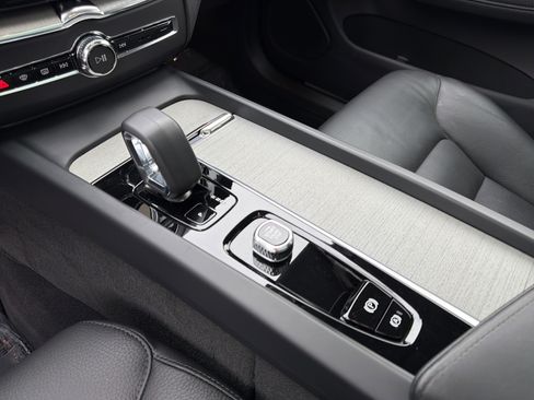 Certified 2025 Volvo XC60 B5 Plus image 26