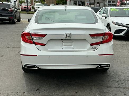 Used 2018 Honda Accord Touring image 4