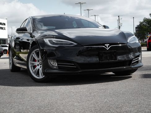 Used 2021 Tesla Model S Performance image 2