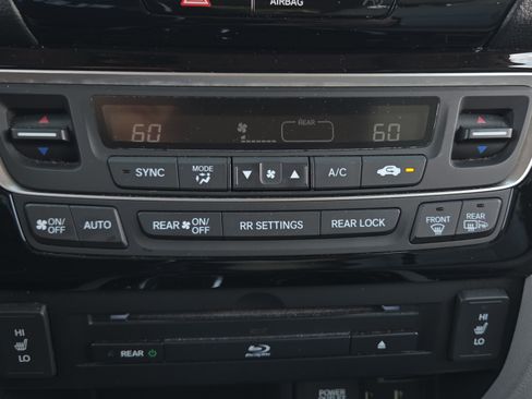 Used 2017 Honda Pilot Touring image 32