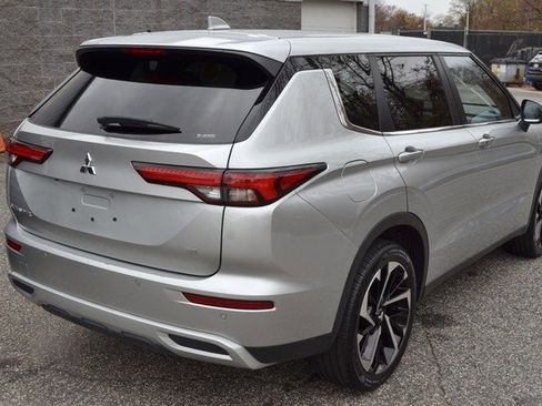 Used 2024 Mitsubishi Outlander SE image 8