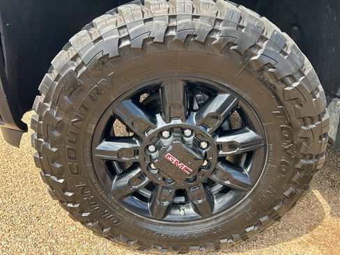 Used 2024 GMC Sierra 2500 AT4 w/ AT4 Premium Plus Package AWD/4WD image 10