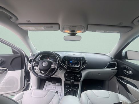 Used 2019 Jeep Cherokee Limited AWD/4WD image 23