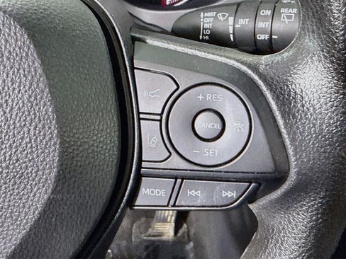 Used 2025 Toyota RAV4 XLE AWD/4WD image 15