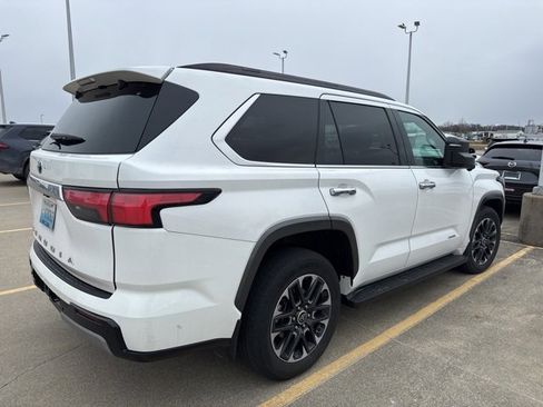 Used 2023 Toyota Sequoia Limited image 8
