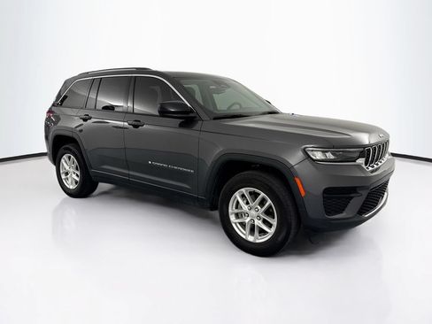 Used 2024 Jeep Grand Cherokee Laredo X RWD image 3