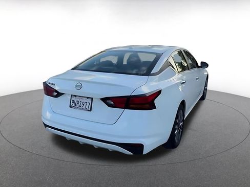 Used 2025 Nissan Altima 2.5 SV image 14