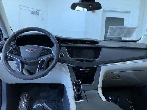 Used 2017 Cadillac XT5 Luxury w/ Driver Awareness Package AWD/4WD image 18