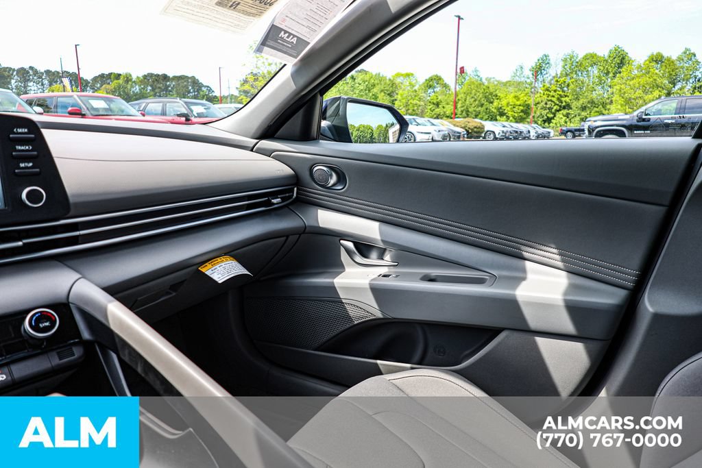 Used 2025 Hyundai Elantra Sport FWD image 42