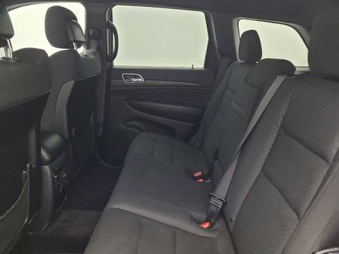 Used 2019 Jeep Grand Cherokee Laredo AWD/4WD image 18