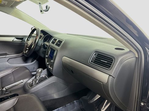 Used 2017 Volkswagen Jetta SE image 30