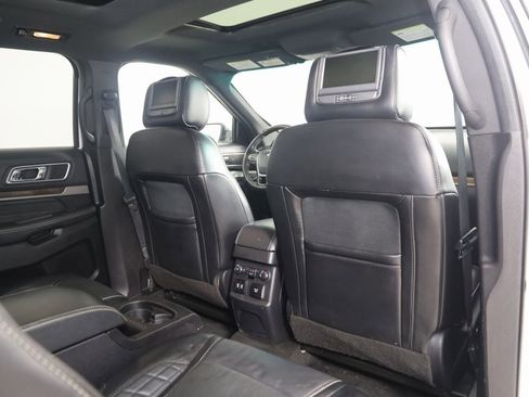 Used 2016 Ford Explorer Platinum image 17