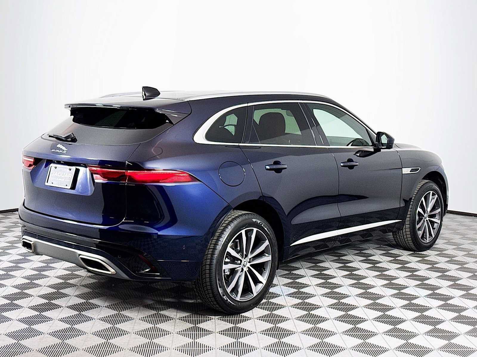 New 2025 Jaguar F-PACE R-Dynamic S AWD/4WD image 5