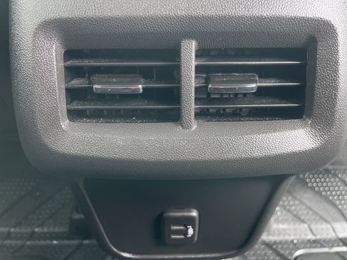 Certified 2024 Chevrolet Equinox LT image 18