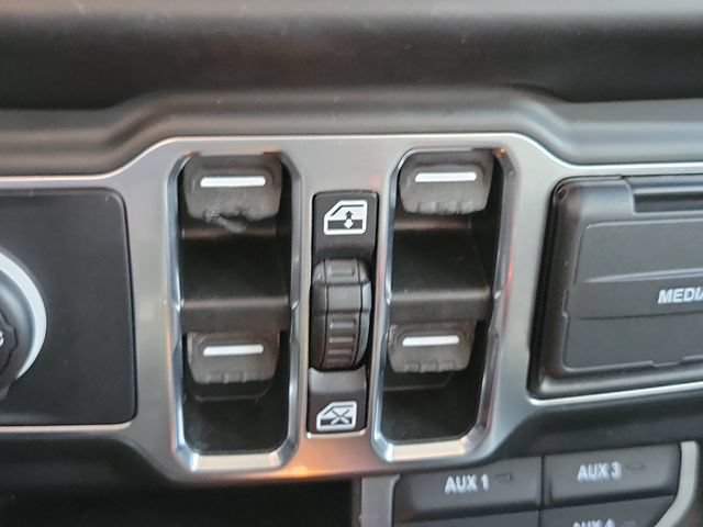 Used 2023 Jeep Wrangler Unlimited Sahara AWD/4WD image 26