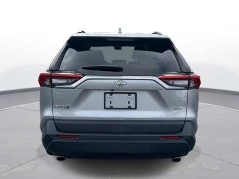 Used 2020 Toyota RAV4 XLE Premium FWD image 7