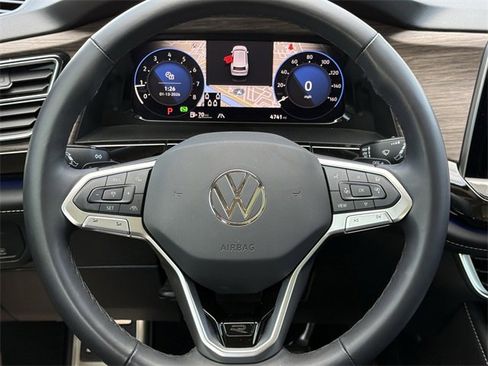 Used 2025 Volkswagen Atlas SEL Premium R-Line image 10